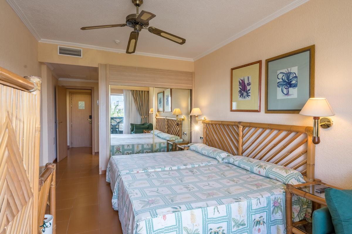 Blue Sea Costa Bastian 4*